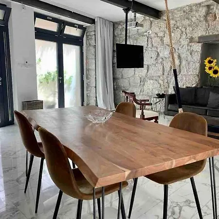 Loft Rooftop Garden By The Artspace Apartment *