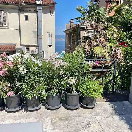 Loft Rooftop Garden By The Artspace Apartment