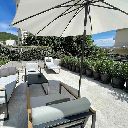 Loft Rooftop Garden By The Artspace *